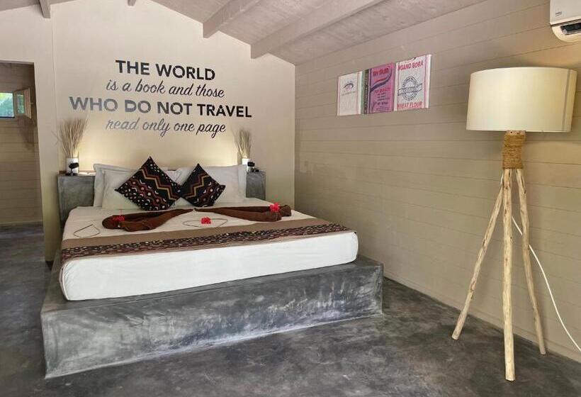 חדר סטנדרט נוף לבריכה, Mwezi Boutique Resort