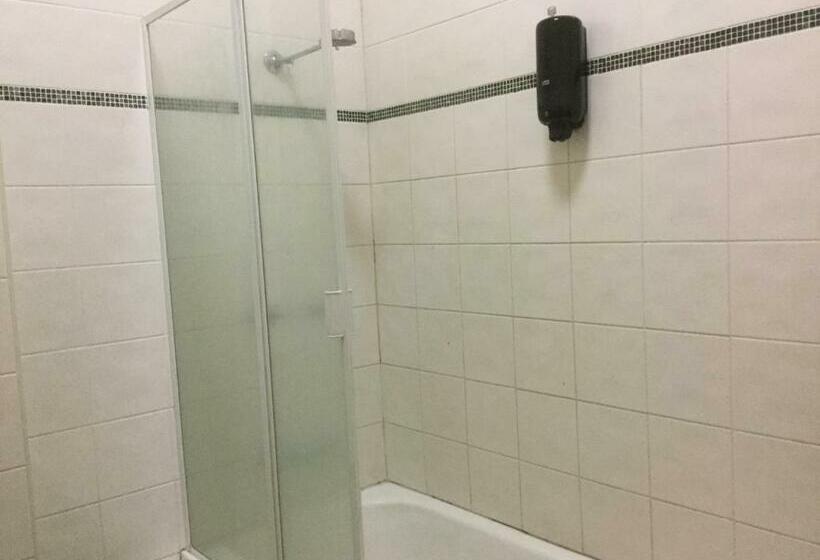 バス共有のスタンダードルーム, National Hotel Toowoomba