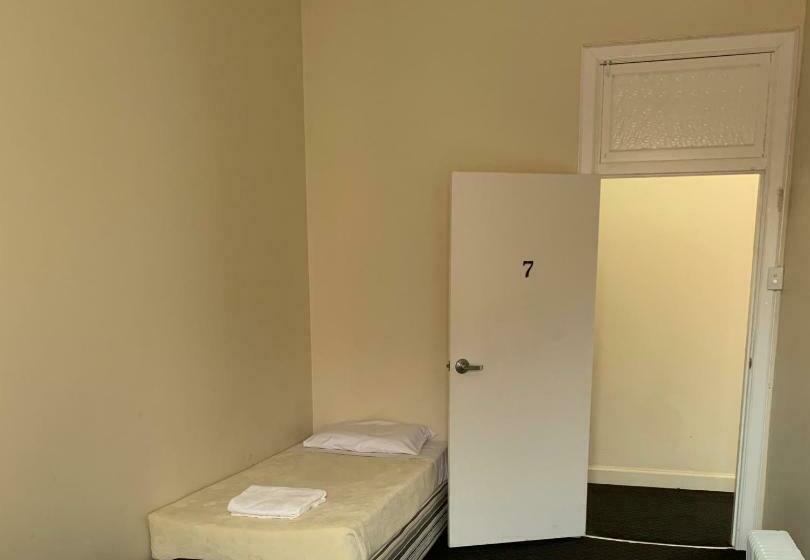 バス共有のスタンダードルーム, National Hotel Toowoomba