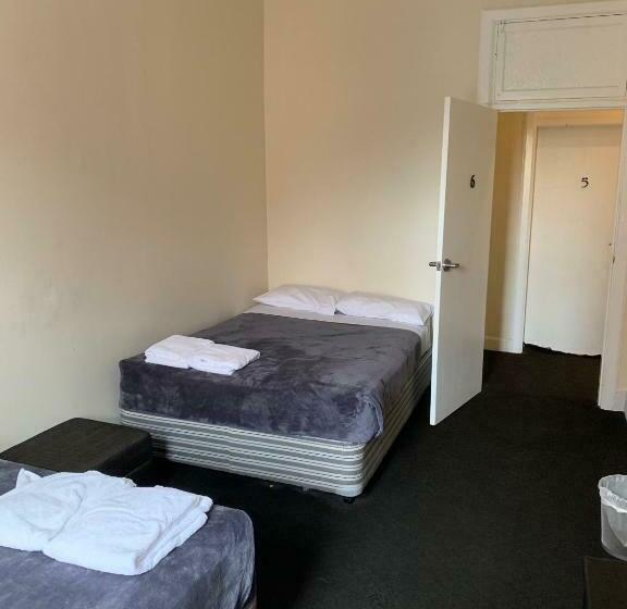 バス共有のスタンダードルーム, National Hotel Toowoomba