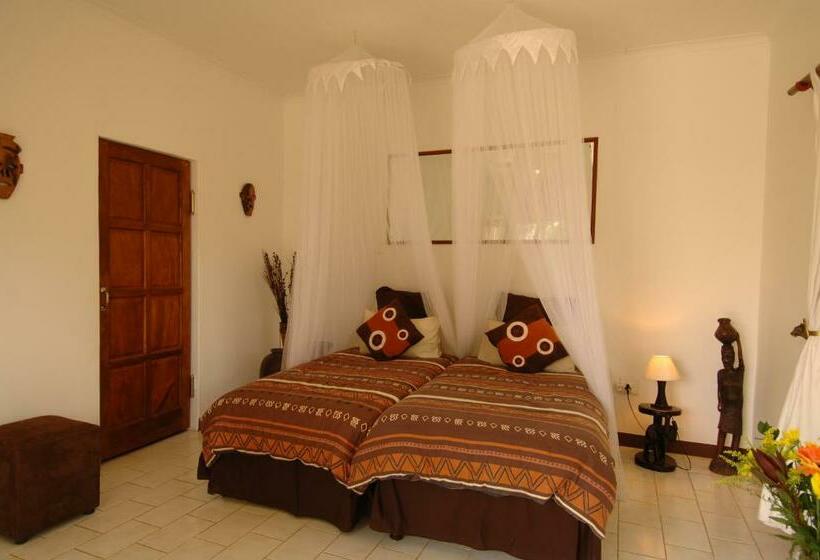 Номер Стандарт, Normann Safari Bush Lodge