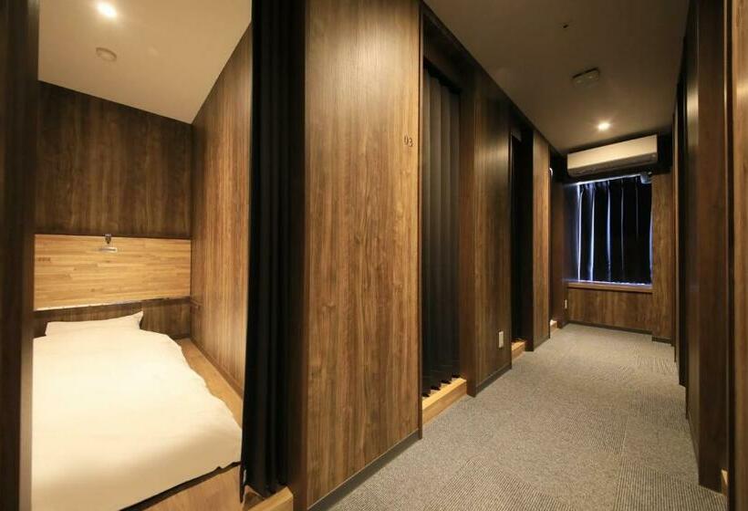 מיטה בחדר משותף, Kokotel Hakodate