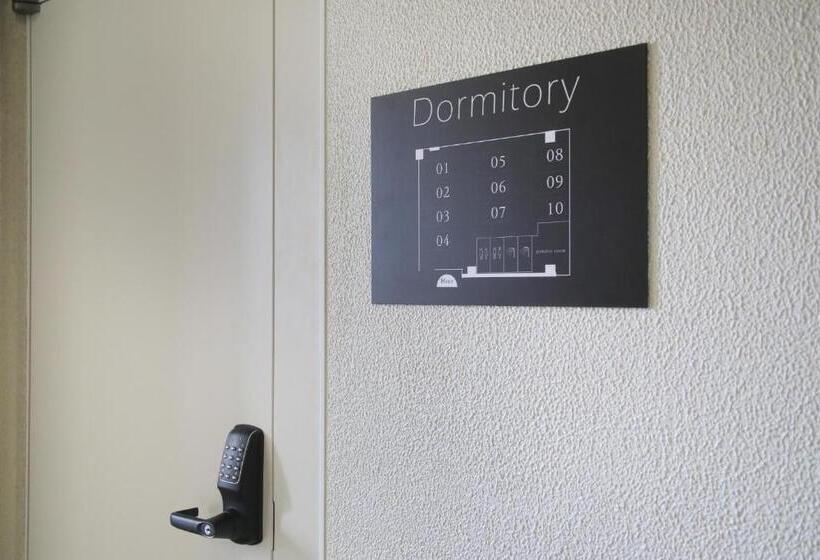 מיטה בחדר משותף, Kokotel Hakodate