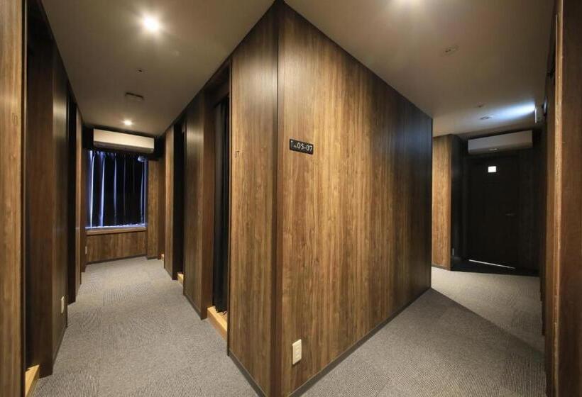 מיטה בחדר משותף, Kokotel Hakodate