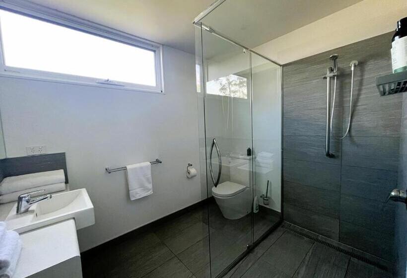 스탠다드 스튜디오, Pelican Point Sanctuary