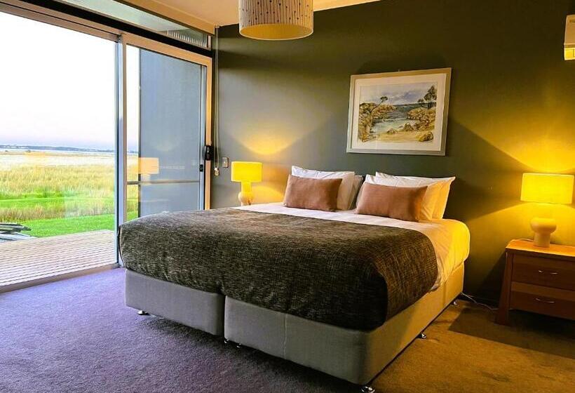 スタンダードスタジオ, Pelican Point Sanctuary