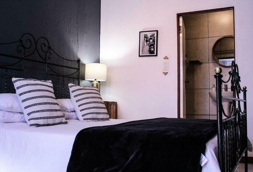 Классический Номер, 84 On Fourth Guest House