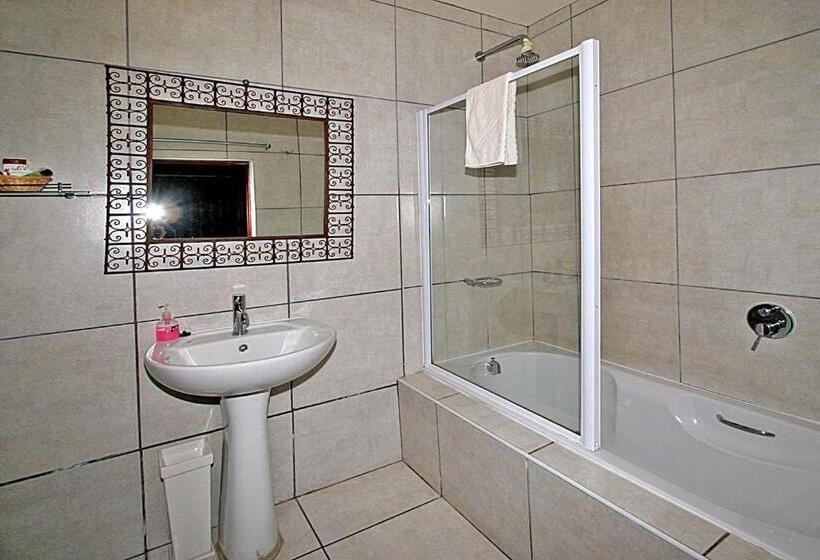 Классический Номер, 84 On Fourth Guest House