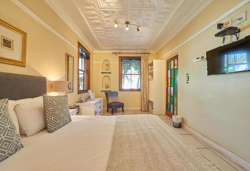 Классический Номер, 84 On Fourth Guest House