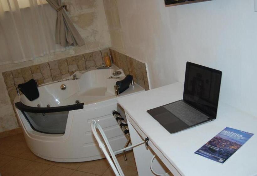 חדר סטנדרט עם ג'קוזי, Antica Mateola