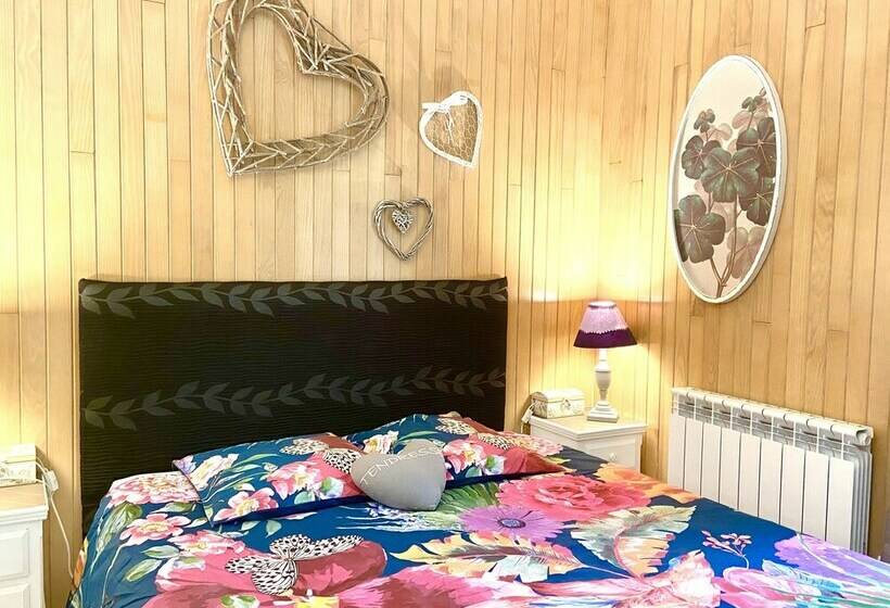 Studio Standard, Le Petit Prince à Sarlat Parking Privé Piscine Chauffée Espace Bien être Jacuzzi Et Massages