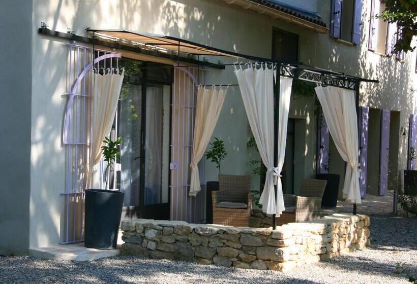 חדר דלוקס נוף לגינה, Couleur Lavande