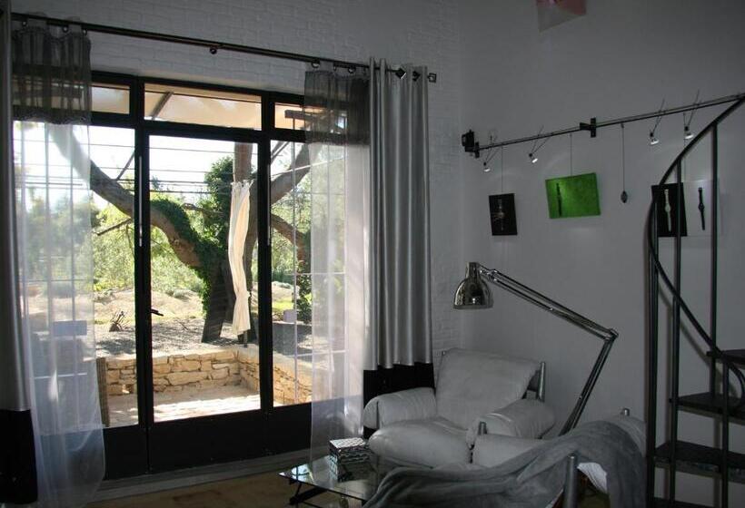 חדר דלוקס נוף לגינה, Couleur Lavande