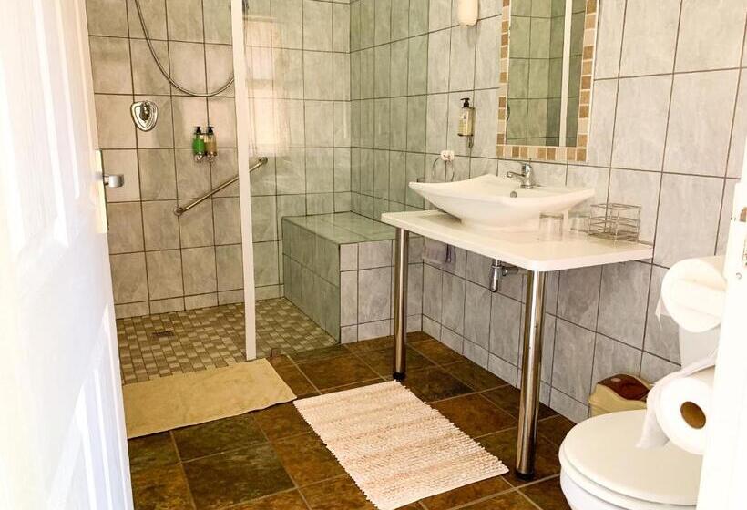 غرفة قياسية مزوَّدة بشُرفة, Marina Martinique B&b