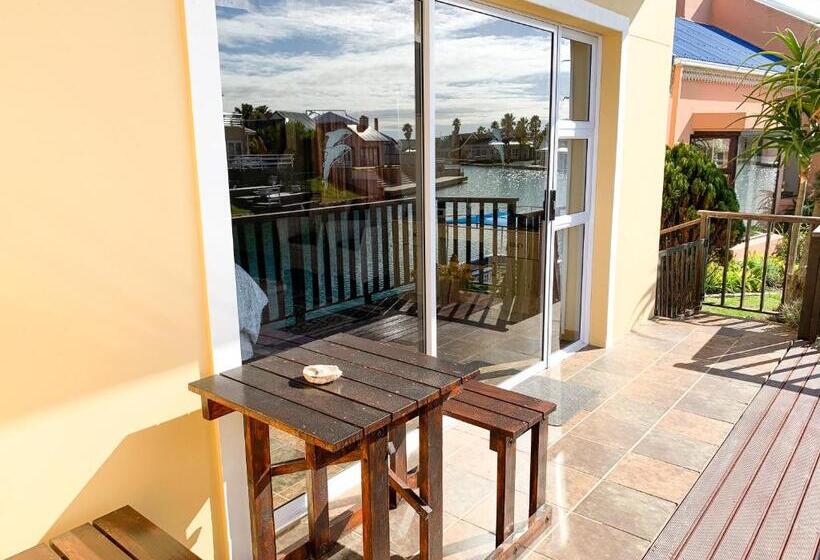 غرفة قياسية مزوَّدة بشُرفة, Marina Martinique B&b