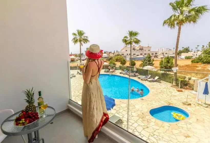 Deluxe Room Pool View