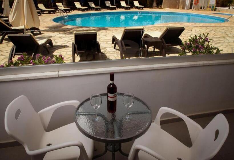 غرفة ديلوكس مطلة على حمام السباحة, Bellini