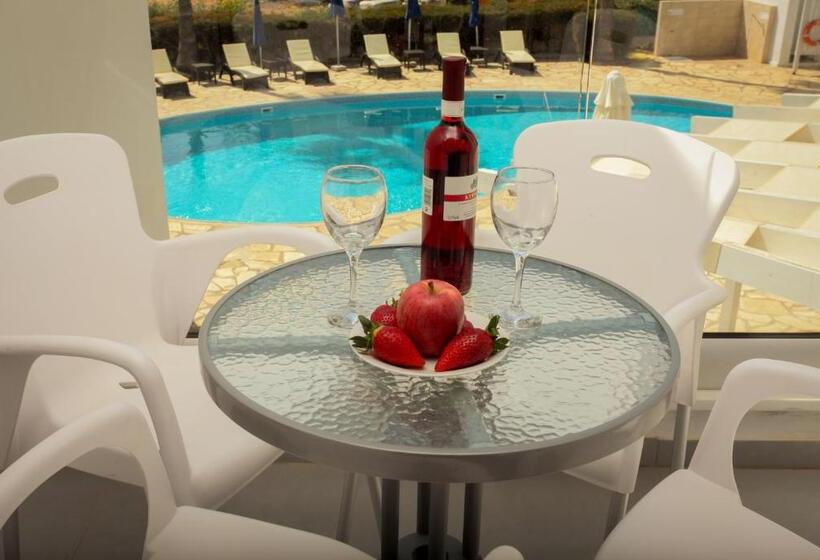 غرفة ديلوكس مطلة على حمام السباحة, Bellini