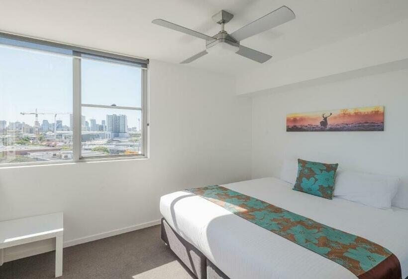 דירת שני חדרים, Eastwood Apartments