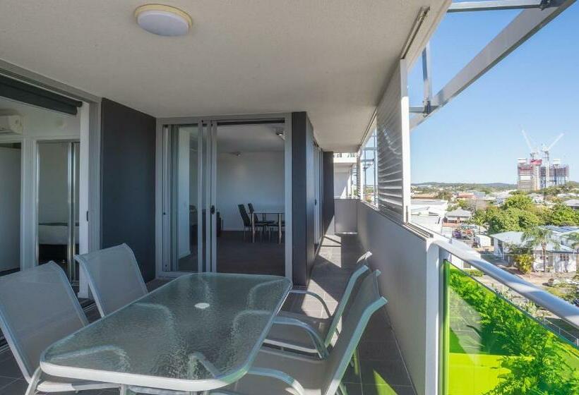 דירת שני חדרים, Eastwood Apartments