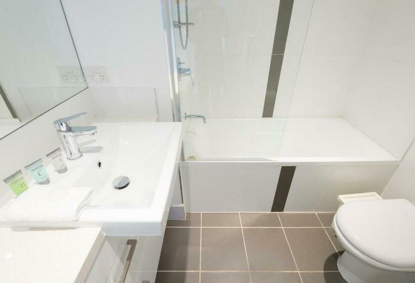 דירת שני חדרים, Eastwood Apartments