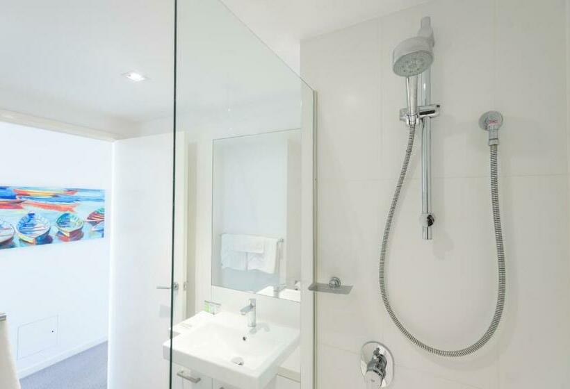 דירת שני חדרים, Eastwood Apartments