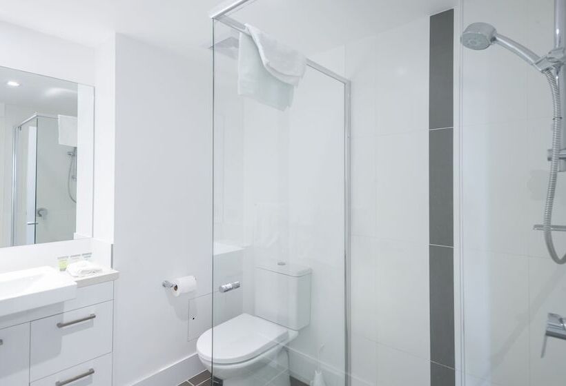 דירת חדר, Eastwood Apartments