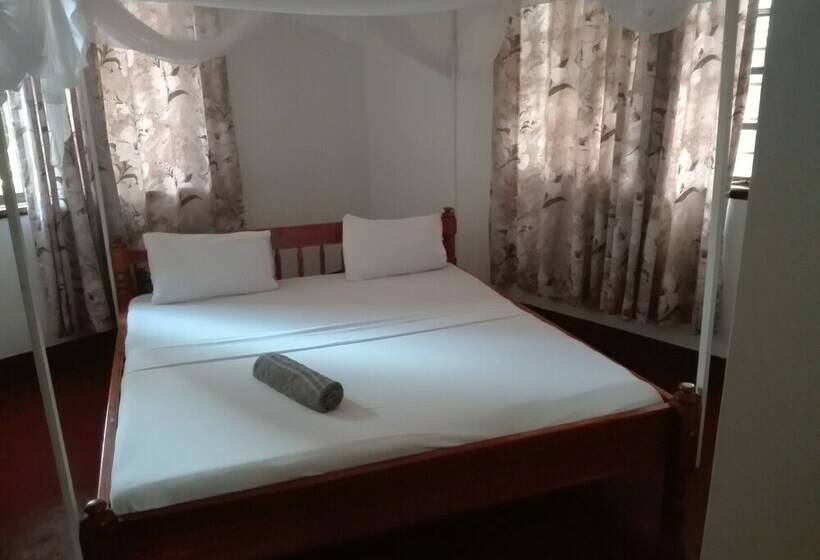 Deluxe Room Mountain View, Kilimanjaro Safaris Lodge