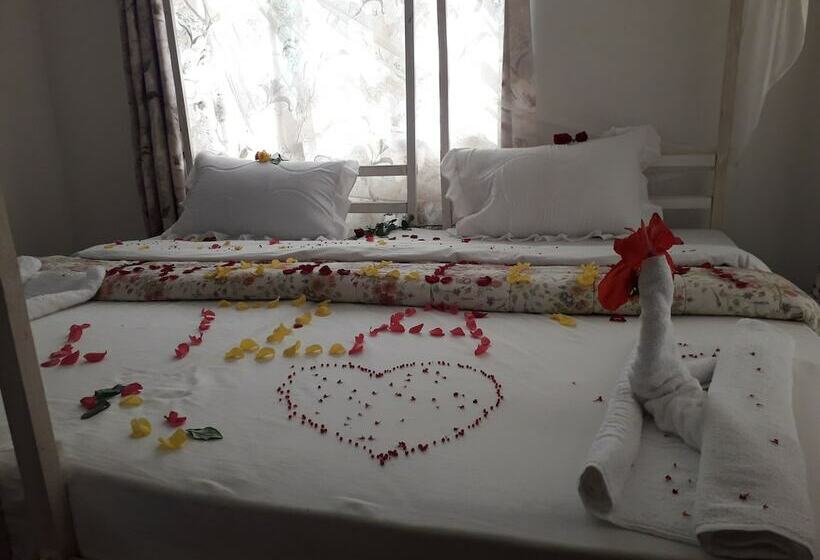 Deluxe Room Mountain View, Kilimanjaro Safaris Lodge