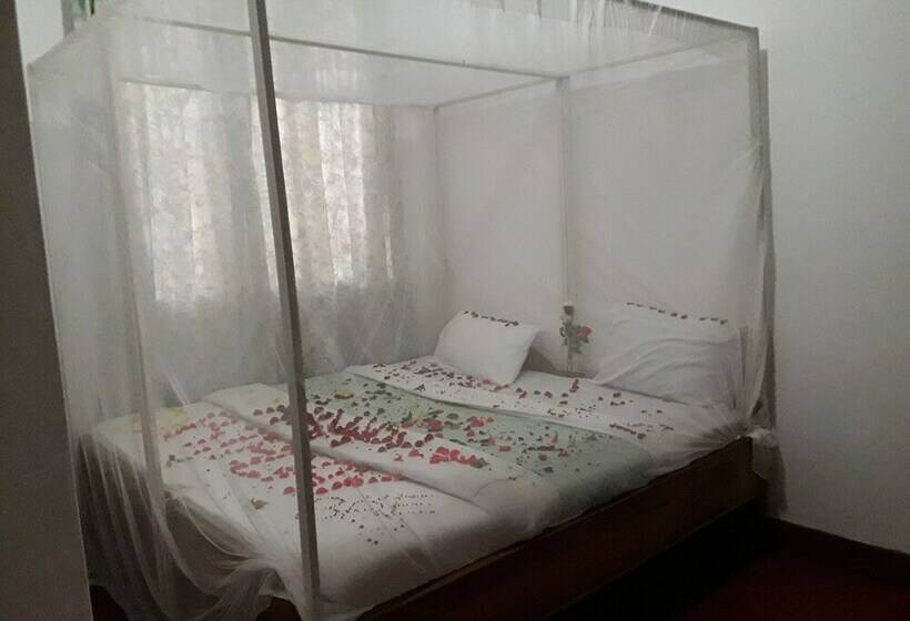 Deluxe Room Mountain View, Kilimanjaro Safaris Lodge