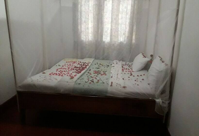 Deluxe Room Mountain View, Kilimanjaro Safaris Lodge