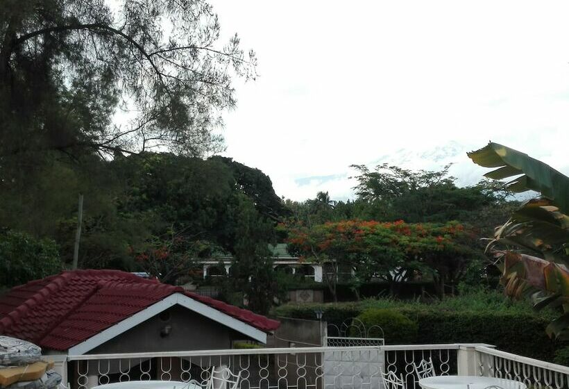 Deluxe Room Mountain View, Kilimanjaro Safaris Lodge