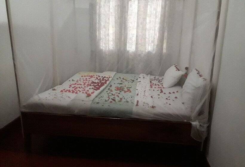 Deluxe Room Mountain View, Kilimanjaro Safaris Lodge