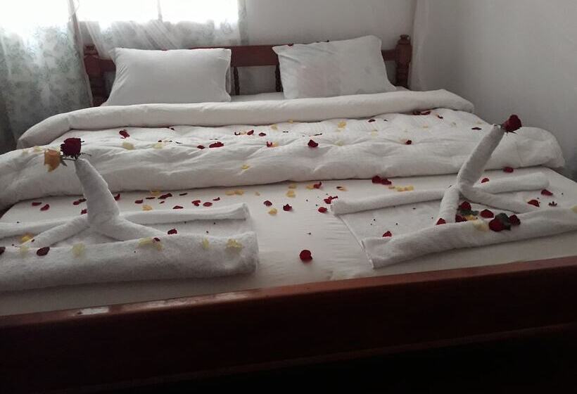 Deluxe Room Mountain View, Kilimanjaro Safaris Lodge