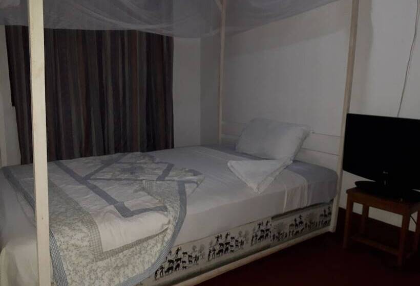 Deluxe Room Mountain View, Kilimanjaro Safaris Lodge