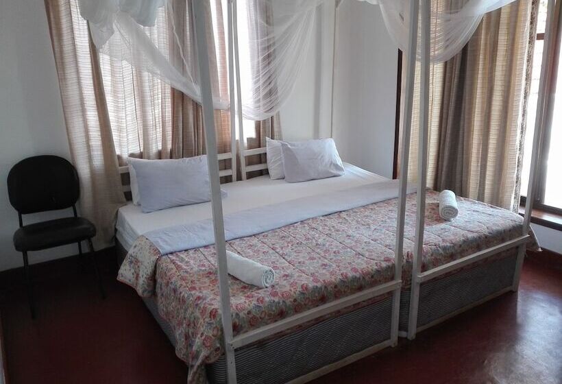 Deluxe Room Mountain View, Kilimanjaro Safaris Lodge