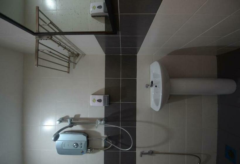 Quarto Familiar, Kuok Pin