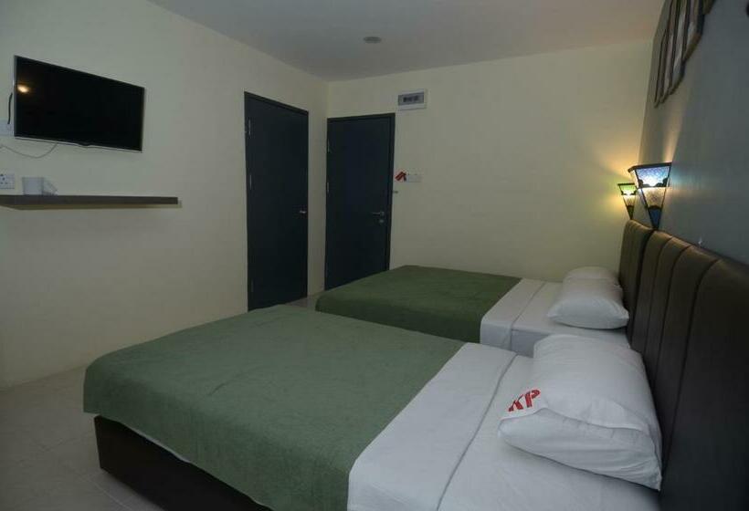 חדר משפחתי, Kuok Pin