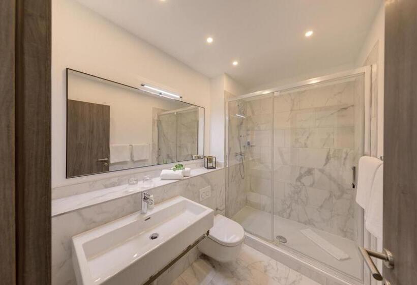 סוויטה דלוקס, Milna Osam   Adults Only