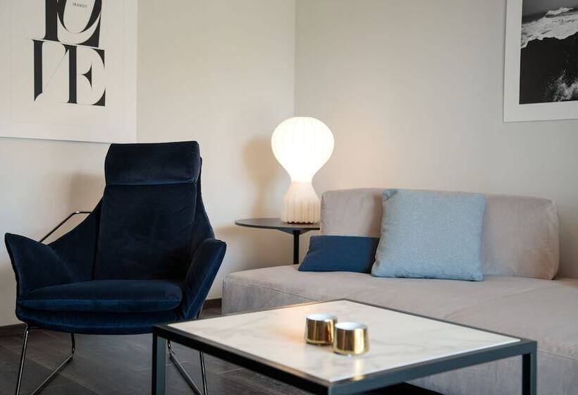 סוויטה דלוקס, Milna Osam   Adults Only