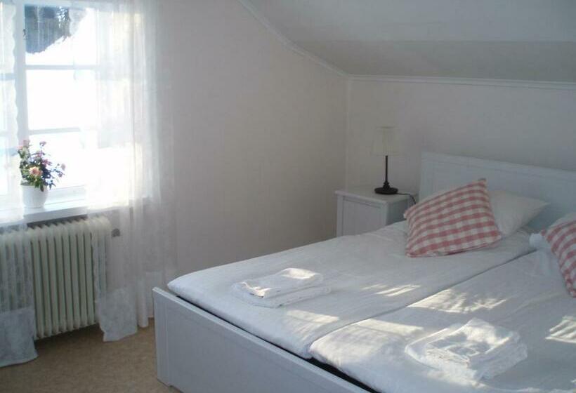 غرفة عائلية, åkerby Herrgård