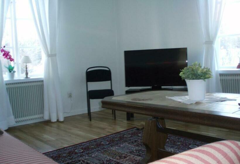 شقة غرفتين, åkerby Herrgård