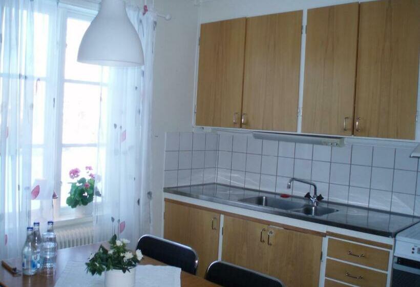 شقة غرفتين, åkerby Herrgård