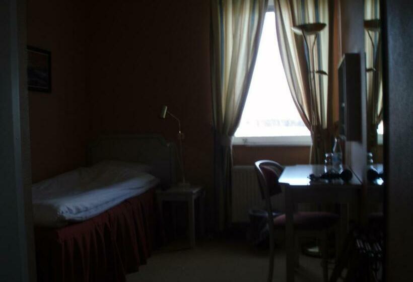 شقة غرفتين, åkerby Herrgård