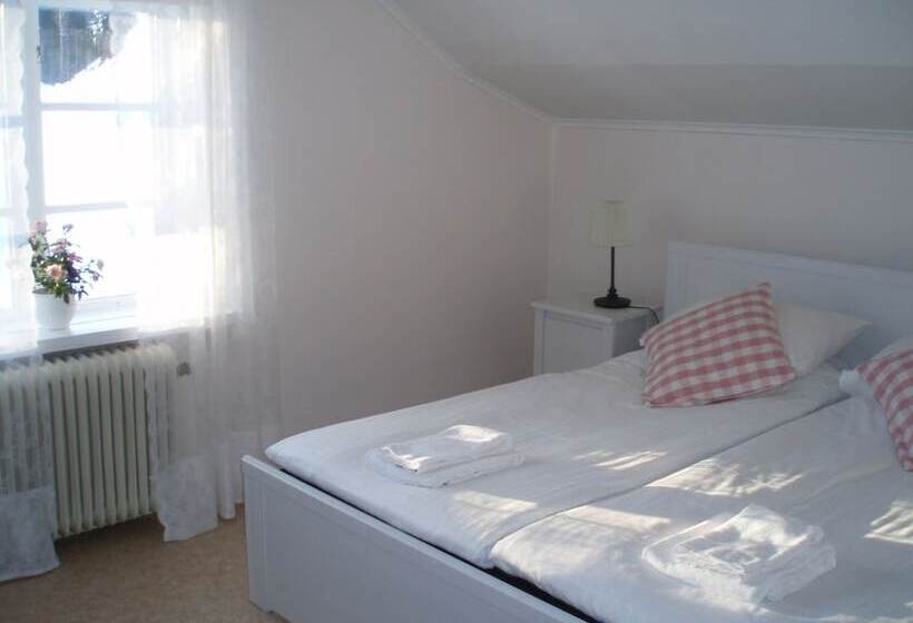 غرفة عائلية, åkerby Herrgård