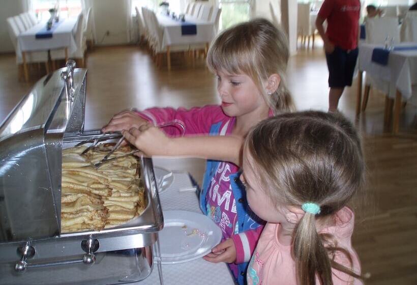 غرفة عائلية, åkerby Herrgård