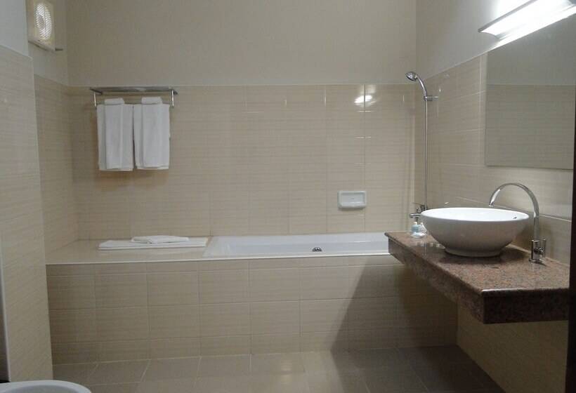 اتاق لوکس سه تخته, V.a.n