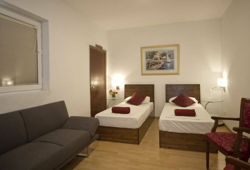 Standard Szoba Megosztott Fürdővel, Marco Polo Party Hostel