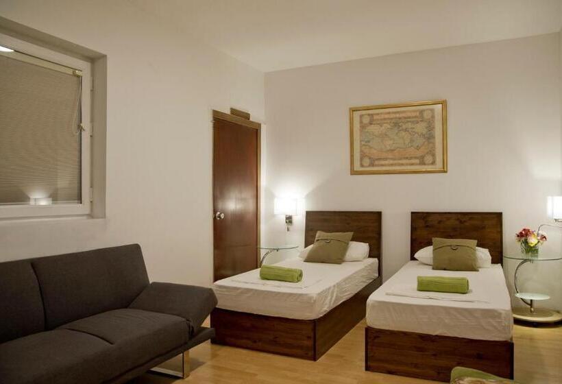 Standard Szoba Megosztott Fürdővel, Marco Polo Party Hostel