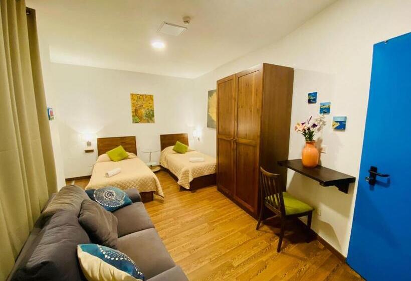 Standard Szoba Megosztott Fürdővel, Marco Polo Party Hostel